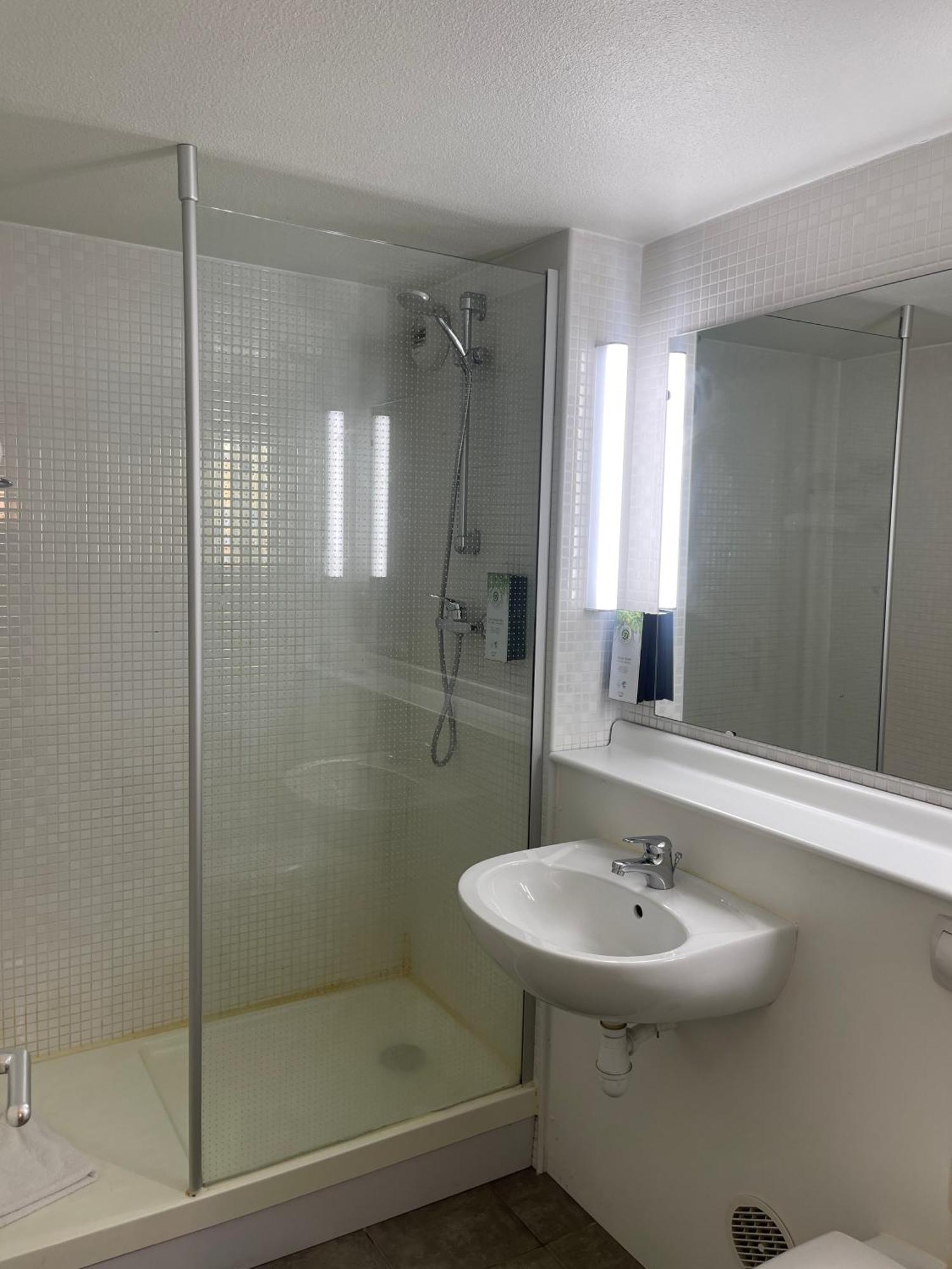 Kyriad Direct Montpellier St Jean De Vedas - La Peyriere Saint-Jean-de-Védas Екстериор снимка